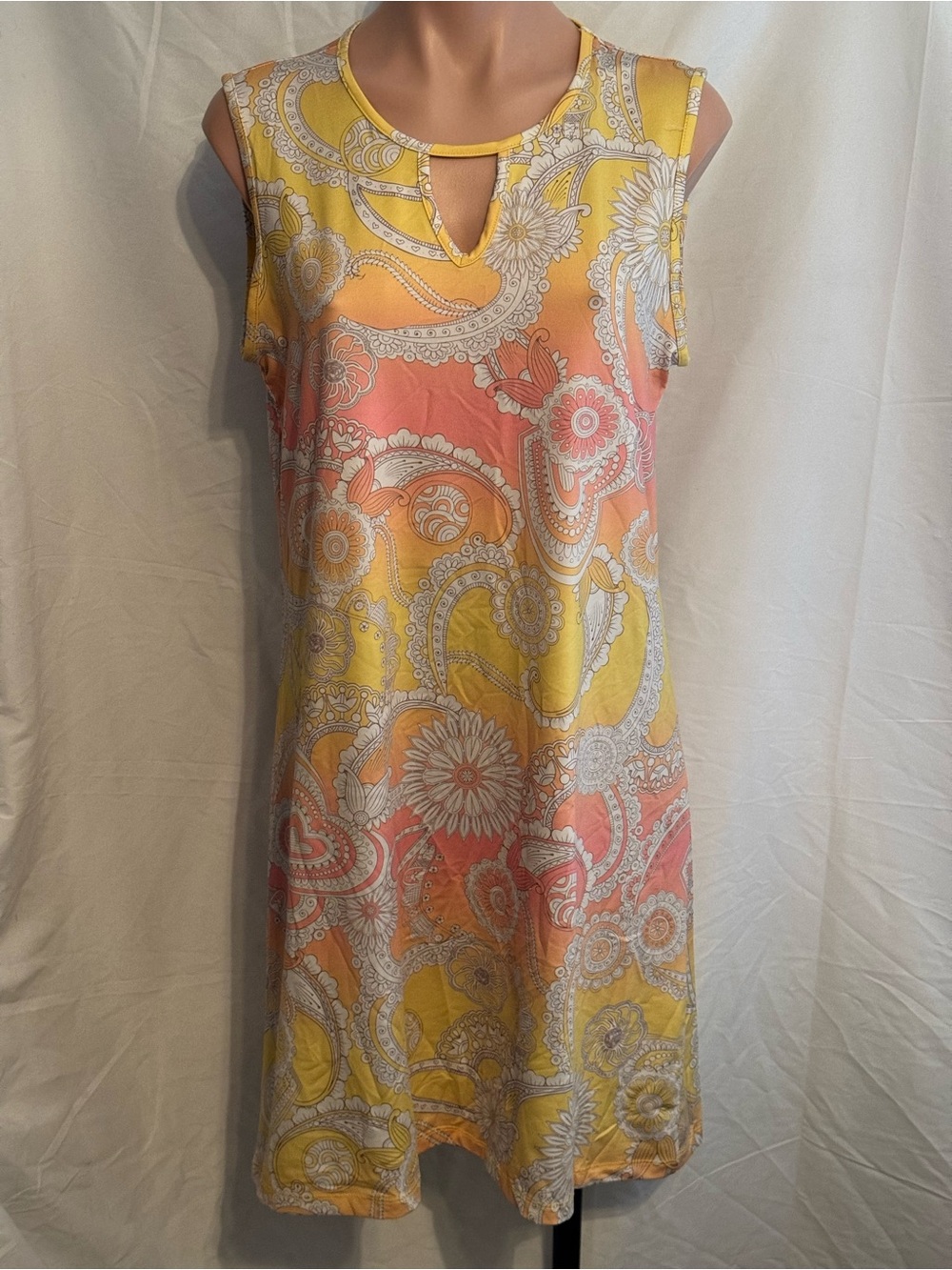 Isle by Melis Kazan Pretty Sleeveless Paisley Shift Dress in Yellow & Coral